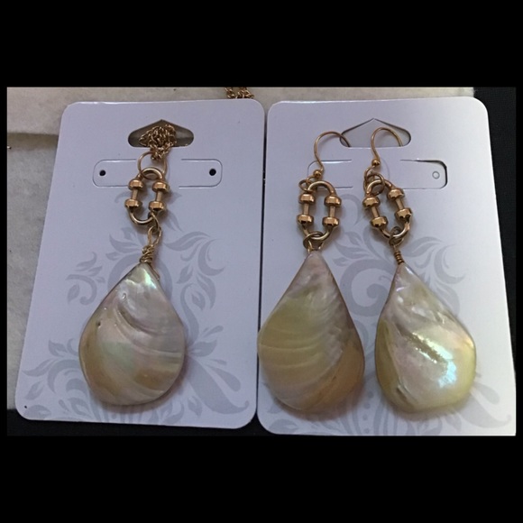 Handcrafted Natural Abalones Shells with Gold Plated Jewelry Set - Picture 2 of 9